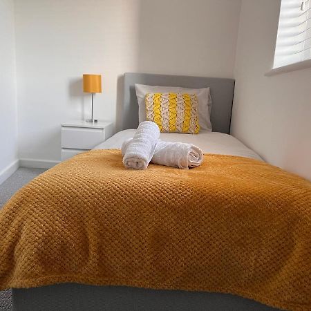 Апартаменты Superb Modern Flat In Northampton, Parking &Ev Экстерьер фото