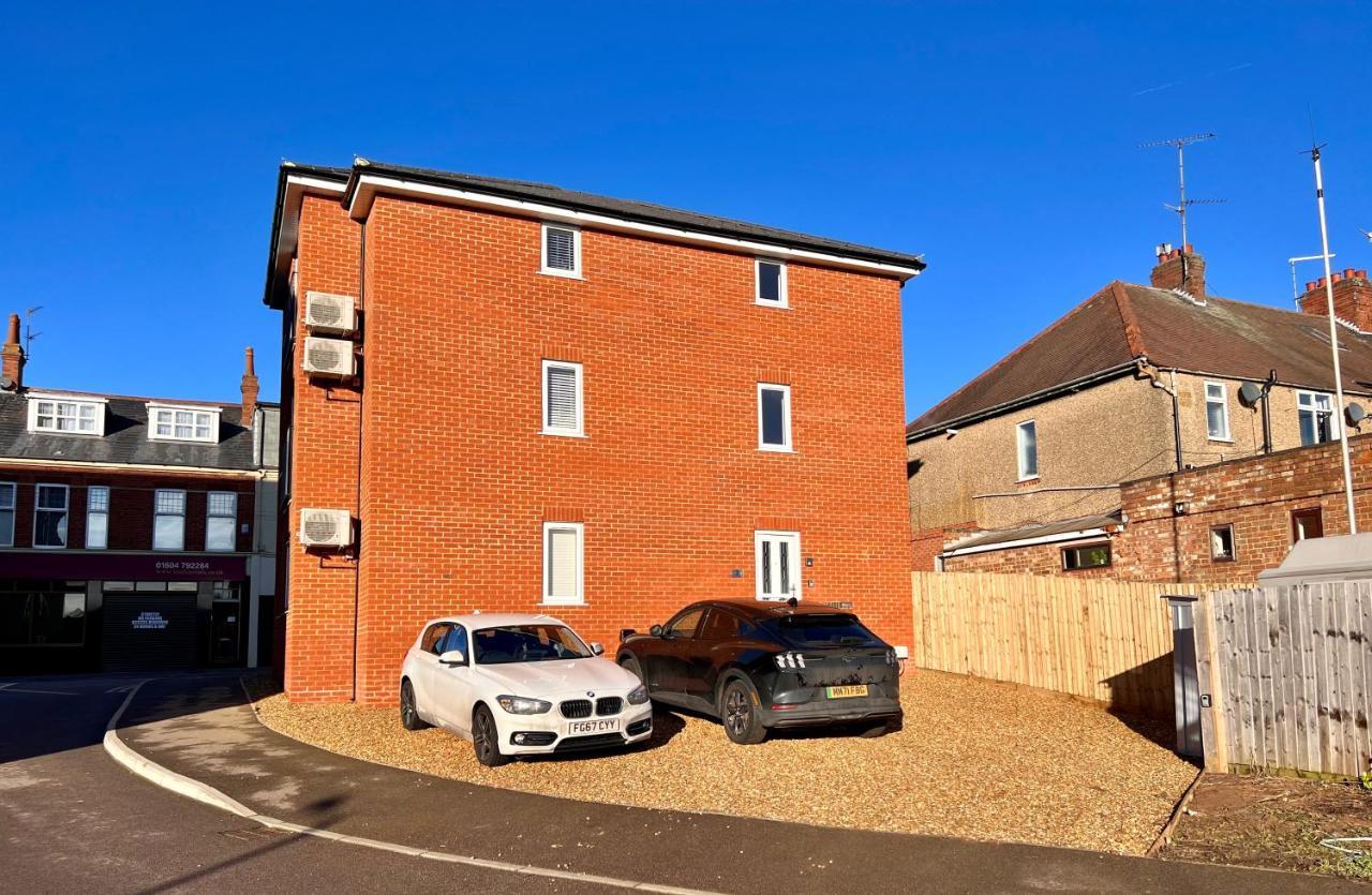 Апартаменты Superb Modern Flat In Northampton, Parking &Ev Экстерьер фото