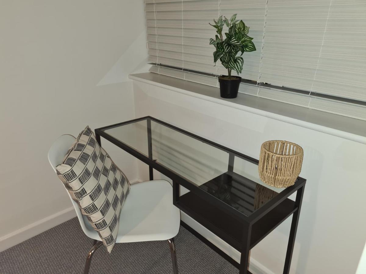 Апартаменты Superb Modern Flat In Northampton, Parking &Ev Экстерьер фото
